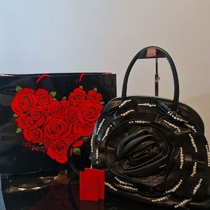 AUTHENTIC Valentino Garavani🖤 Rose Pearl Leather Bag